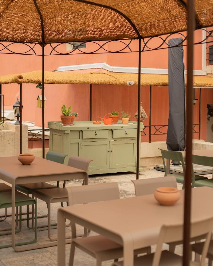Le Victoria Boutique Hotel Сен-Поль-Труа-Шато Экстерьер фото