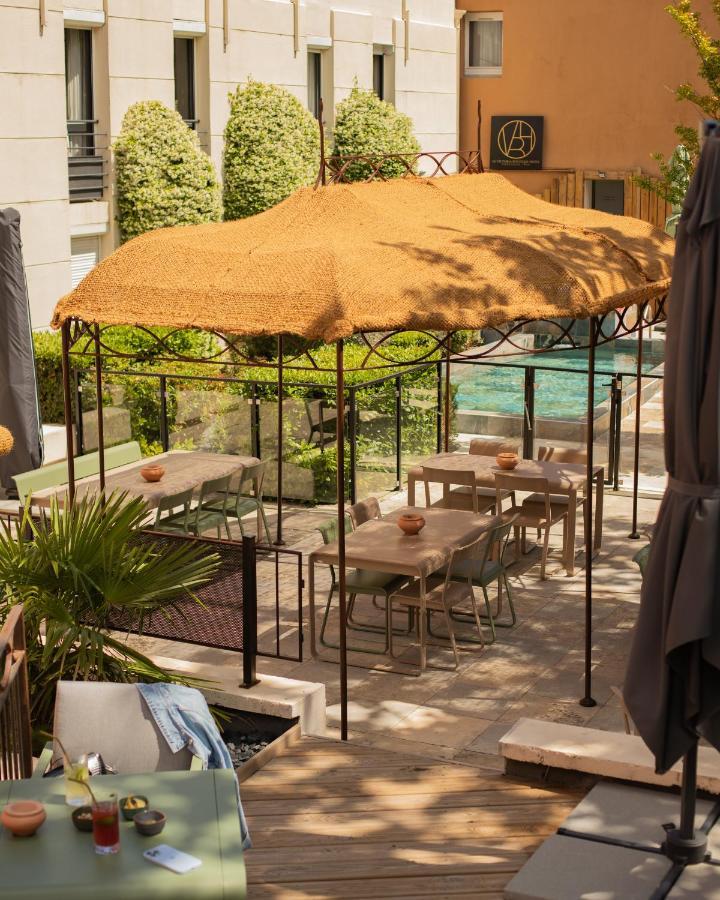 Le Victoria Boutique Hotel Сен-Поль-Труа-Шато Экстерьер фото