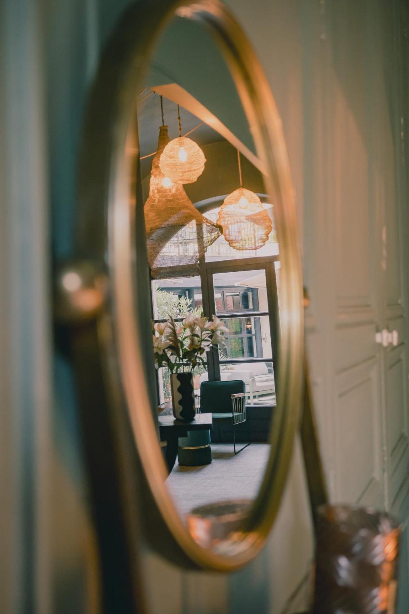 Le Victoria Boutique Hotel Сен-Поль-Труа-Шато Экстерьер фото