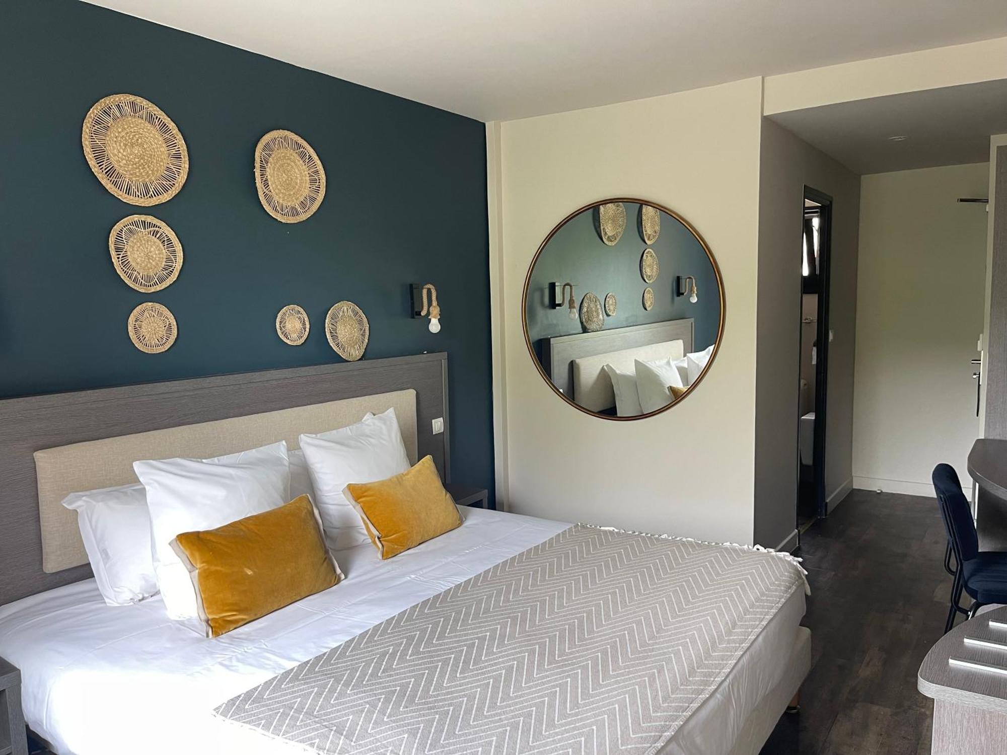 Le Victoria Boutique Hotel Сен-Поль-Труа-Шато Экстерьер фото