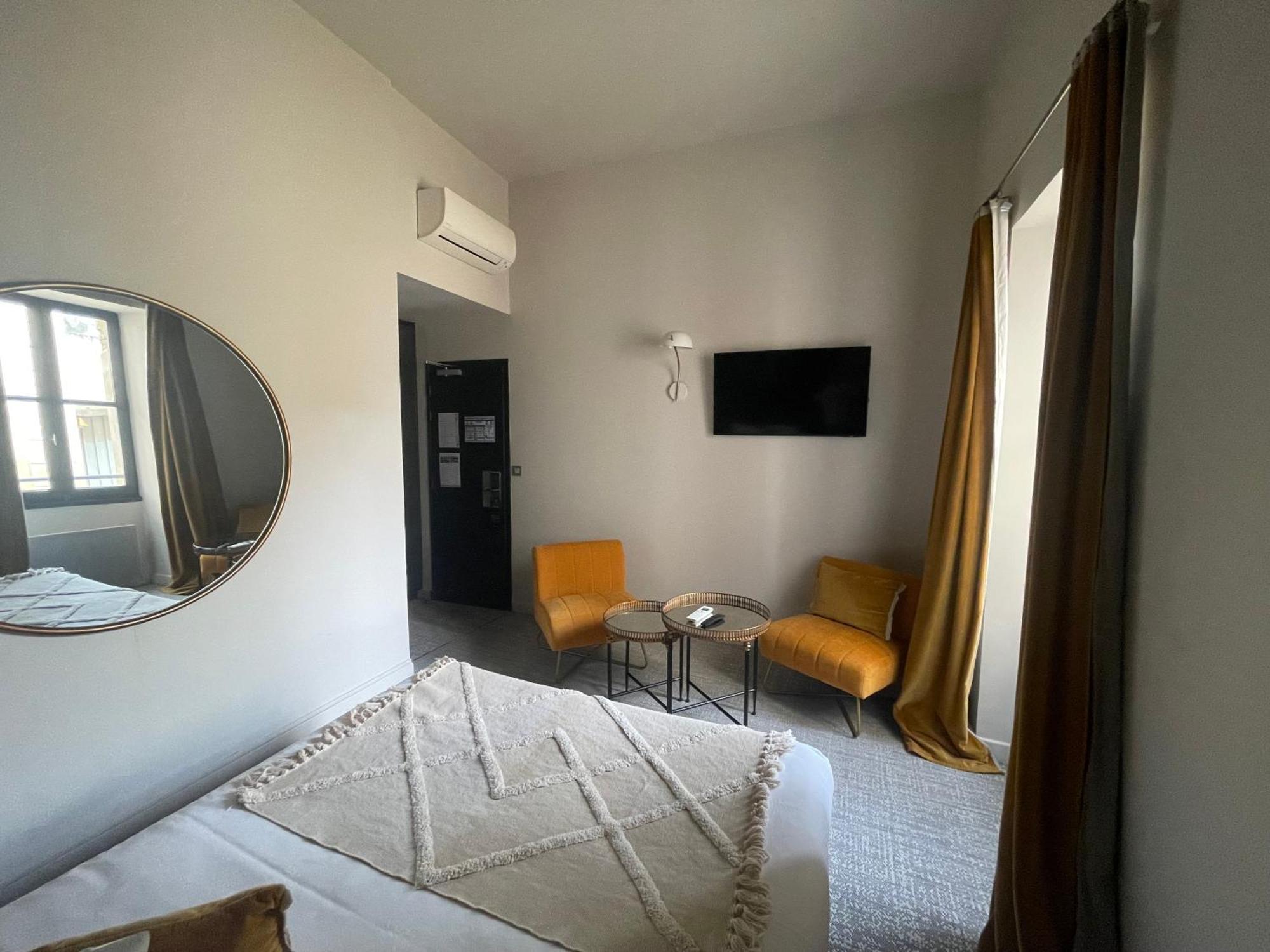 Le Victoria Boutique Hotel Сен-Поль-Труа-Шато Экстерьер фото