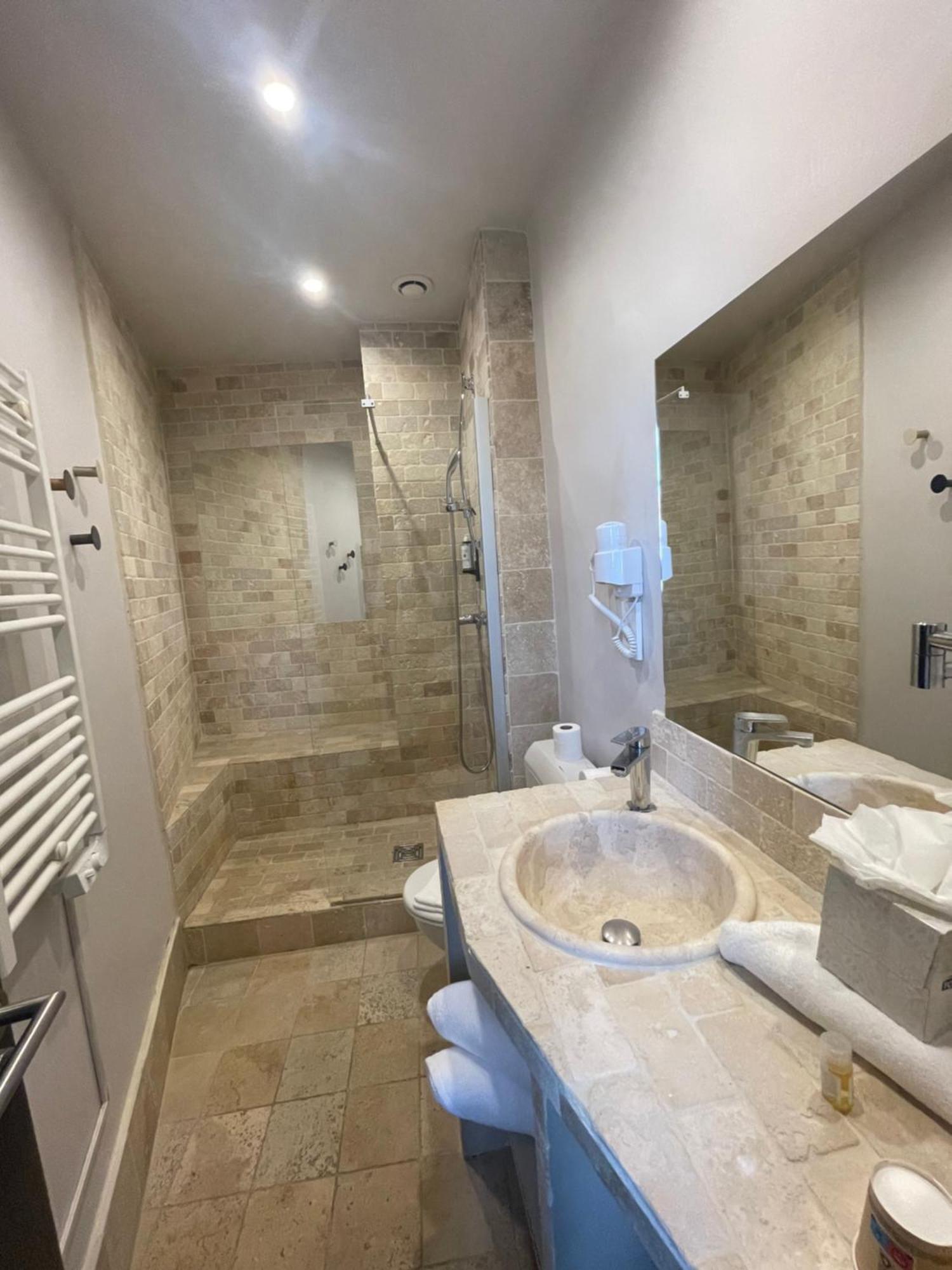 Le Victoria Boutique Hotel Сен-Поль-Труа-Шато Экстерьер фото