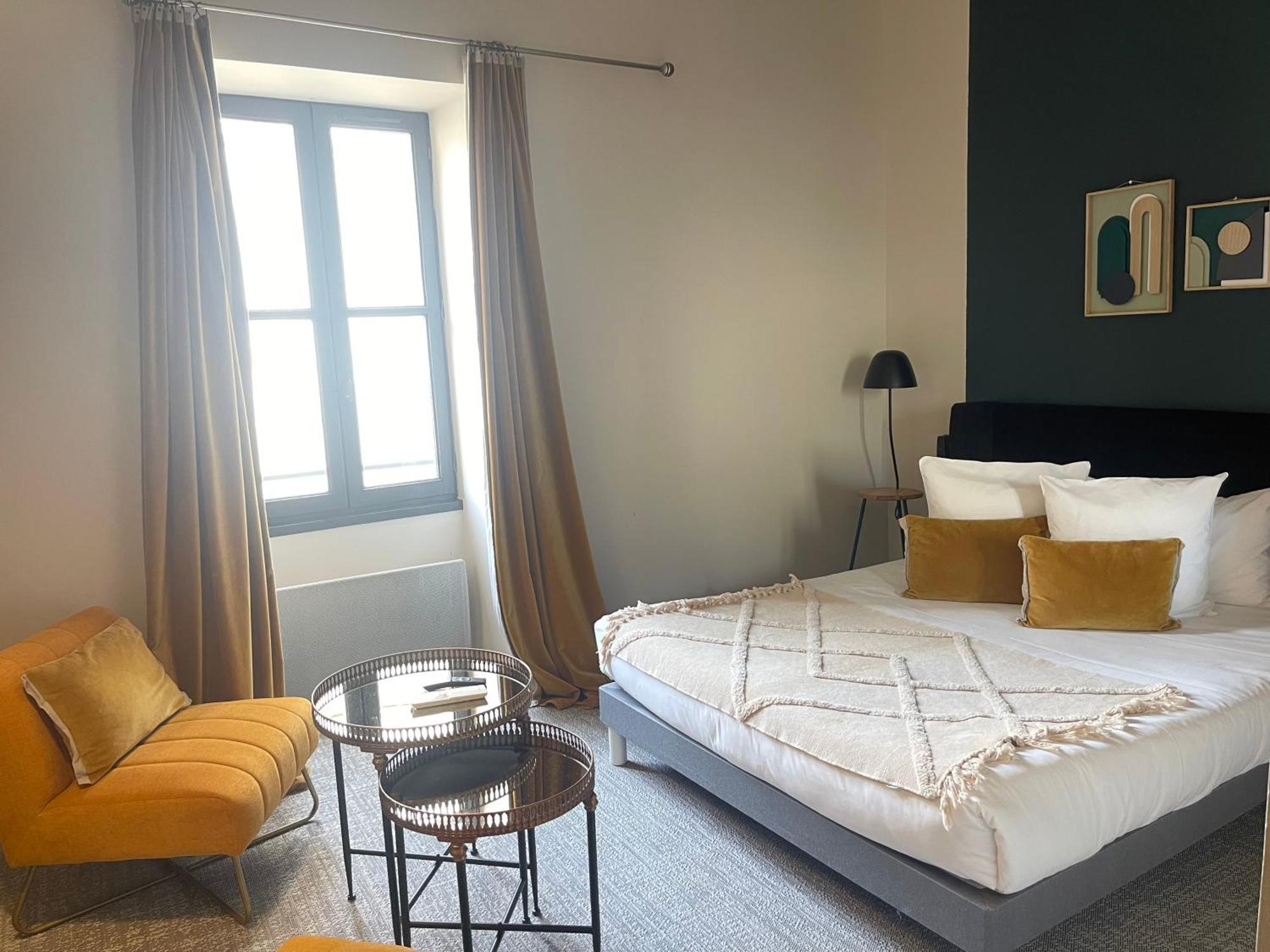 Le Victoria Boutique Hotel Сен-Поль-Труа-Шато Экстерьер фото